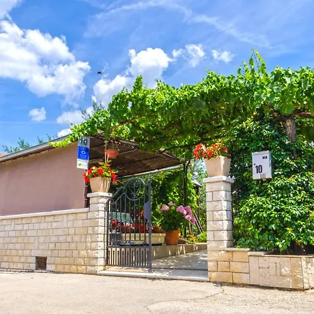 Casa de Férias House With A Parking Space - 22433 *