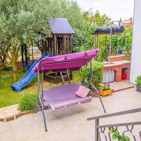 House With A Parking Space - 22433 *