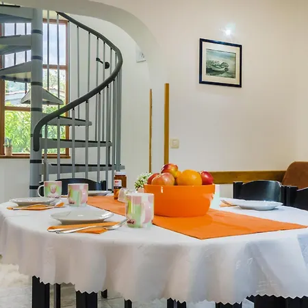 House With A Parking Space - 22433 Vikendica