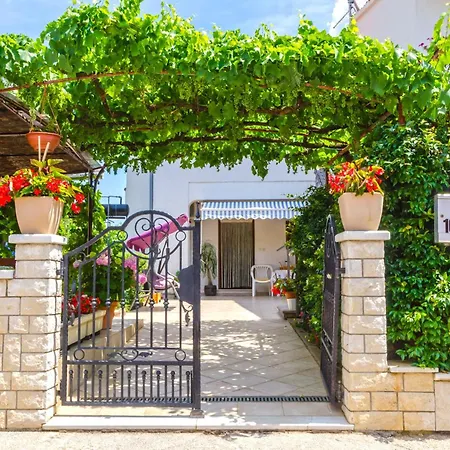 House With A Parking Space - 22433 Pula