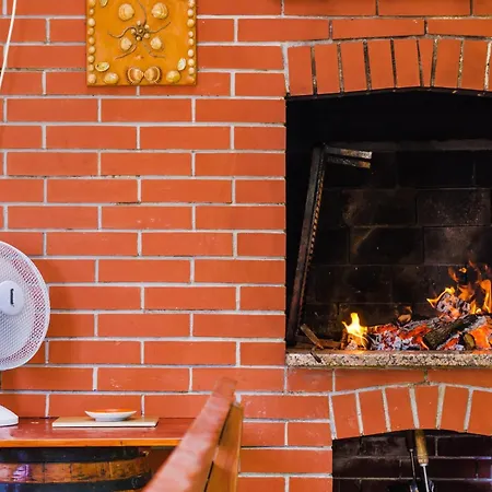 House With A Parking Space - 22433 Vikendica