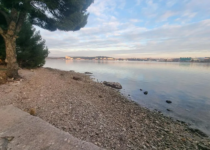 House With A Parking Space - 22433