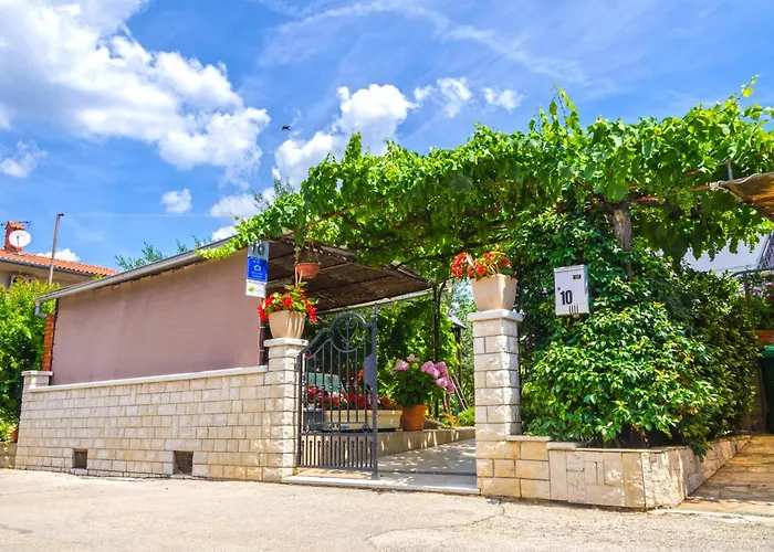 Будинок відпочинку House With A Parking Space - 22433 *