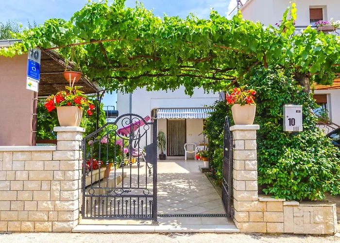 House With A Parking Space - 22433 Pula