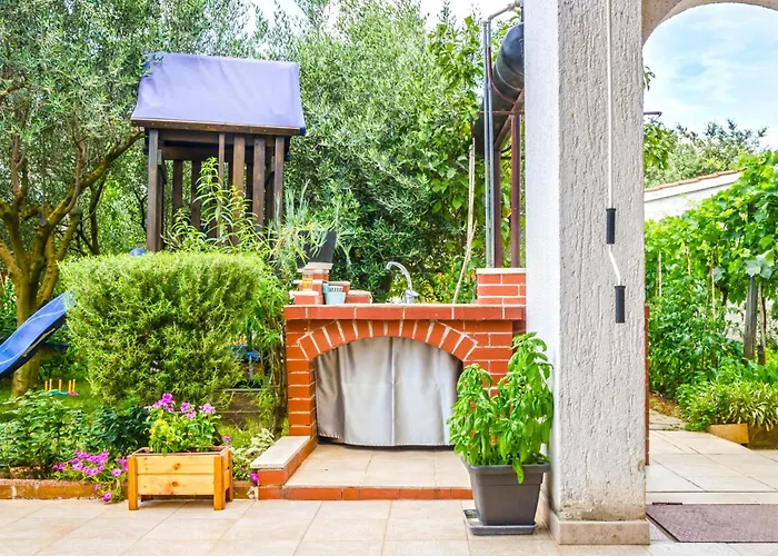 Будинок відпочинку House With A Parking Space - 22433 Пула