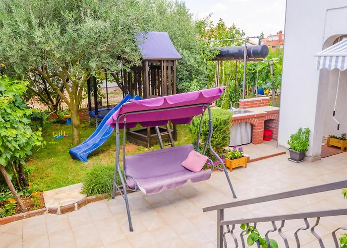 House With A Parking Space - 22433 *