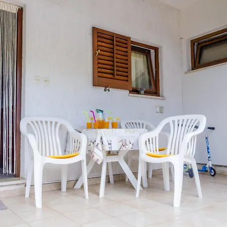 Holiday home House With A Parking Space - 22433 Pula